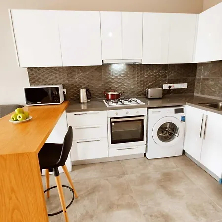 Caesar Italus Trikomo